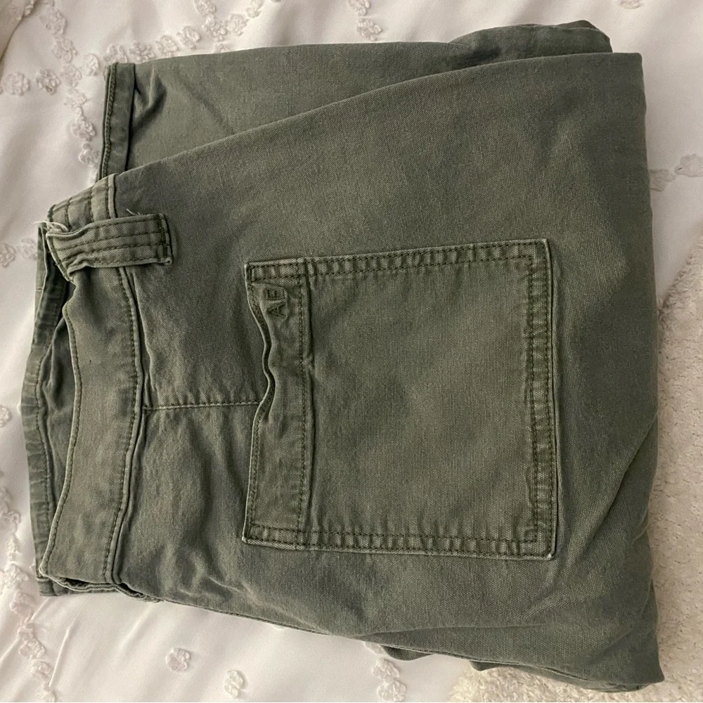American Eagle Outfitters Green Cargo Pants - Picture 2 of 6